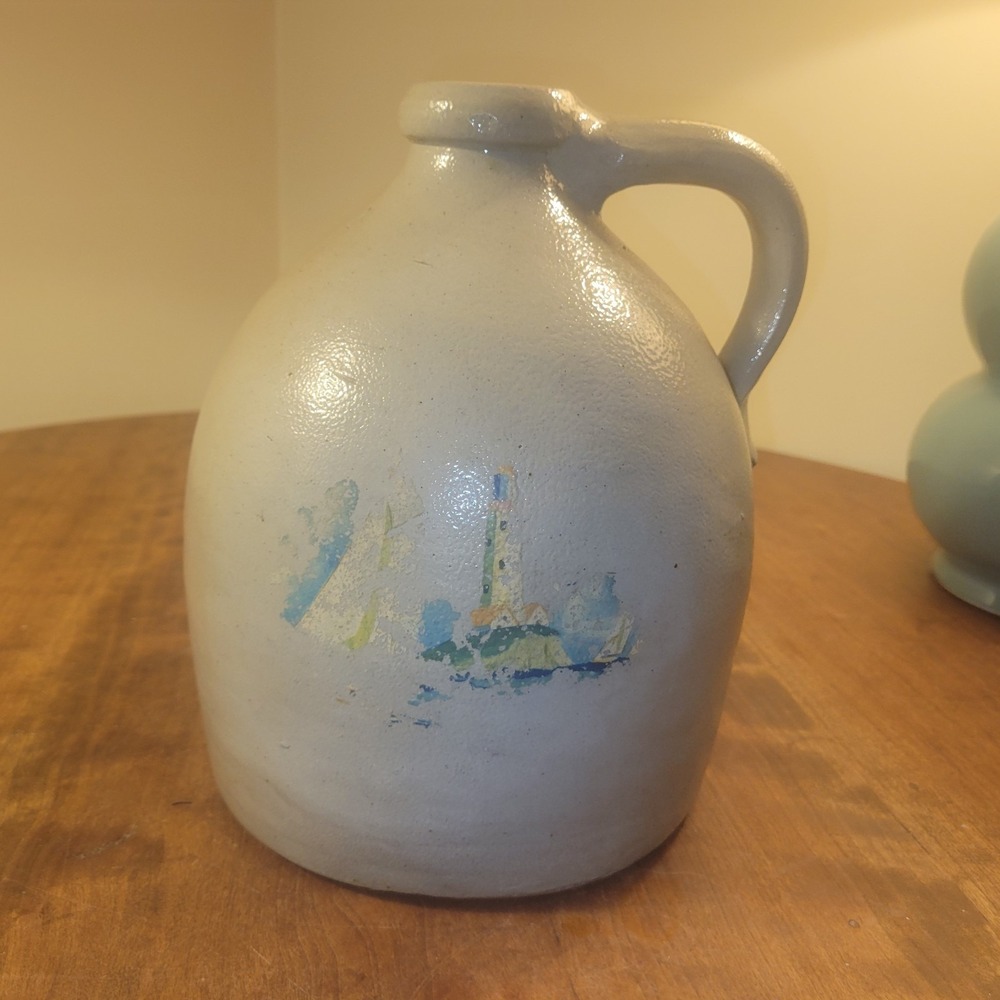 GEDDES, N. Y. 1 Gal. Stoneware Jug with Faded Handpaintwd Design‎